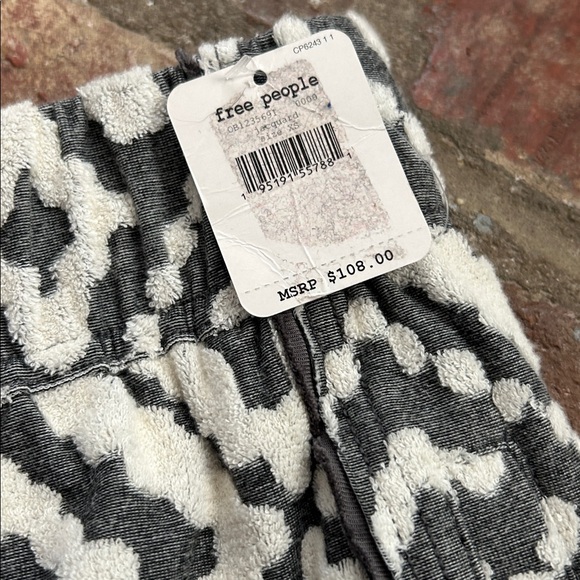 ⭐️NWT Free People Where the Wind Blows Jacquard Joggers⭐️ - Picture 5 of 6